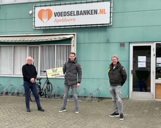 Chow.nl doneert eerste cheque aan Voedselbank