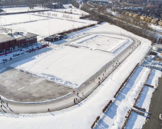DNIJ: ijsbaan vanuit de lucht