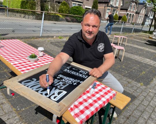 In Beeld: Harry Vesseur, alias Ballen Harry en Party Harry