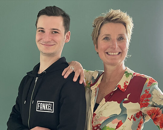 Moeder en zoon slaan handen ineen met Fonkelvloeren