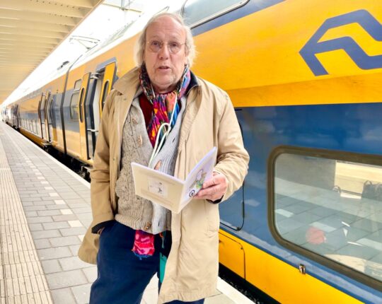 Pedro Waldenaar brengt nieuw boek uit: ‘Een plastic tas vol verhalen’