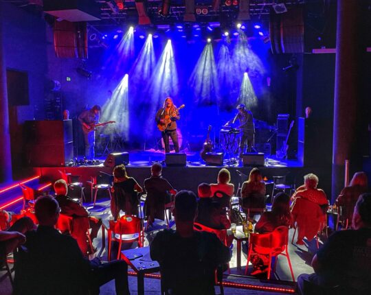 De Niemanders: totaal theater