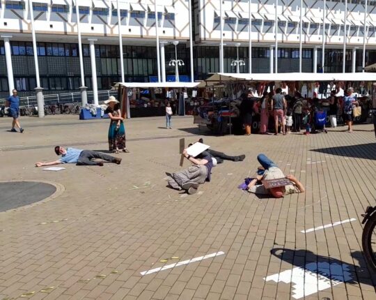Bezorgde burgers gebruiken luchtalarm voor aandacht klimaatcrisis