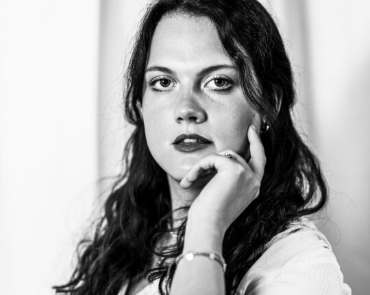Jong talent voor de lens: Naomi Seine, kleinkunst zangeres