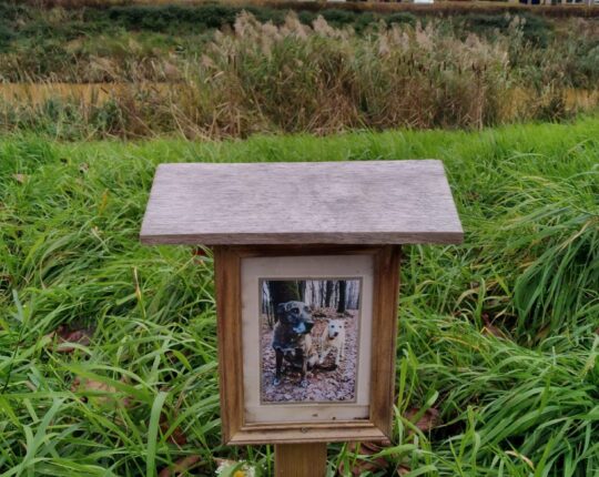 Opmerkelijk Apeldoorn: Bijzonder bermmonument