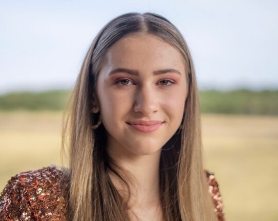 Apeldoornse Cathelijne Isabelle (16) lanceert solo-single