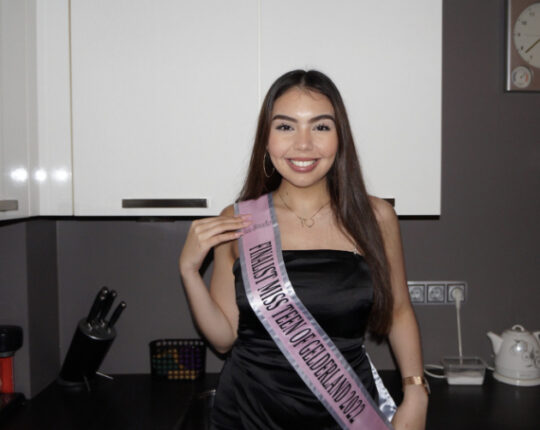 Sheana, één van de vier Apeldoornse dames in de finale van Miss Teen of Gelderland