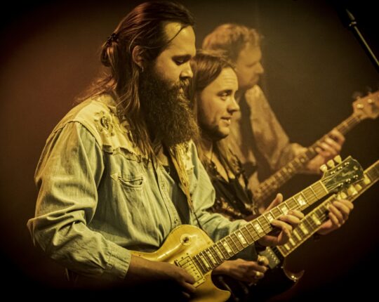 Leif de Leeuw band op stormachtige avond in GIGANT