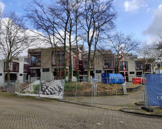 Voormalig CB-gebouw wordt dichtgetimmerd