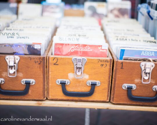 De langste platenmarkt: vinyl, muziek en gezelligheid in de binnenstad