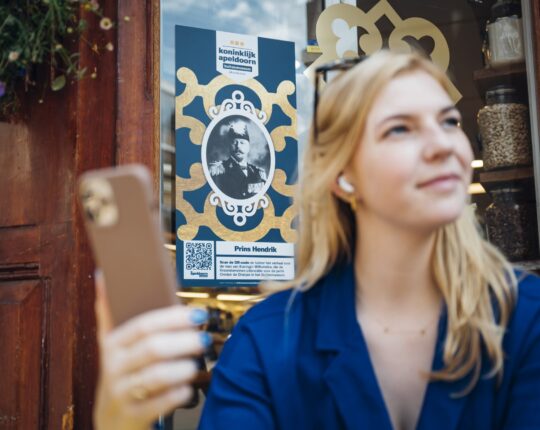 Buitenmuseum in de binnenstad presenteert audiotour ‘Royals in Apeldoorn’