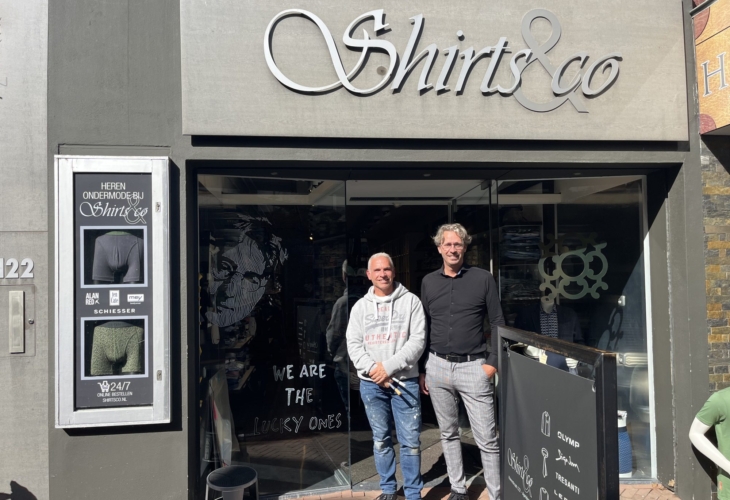 Beeldend kunstenaar Simon van der Weerd en ondernemer Maarten Vaarkamp van Shirts & co