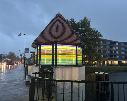 Het brugwachtershuisje aan de Deventerstraat is omgetoverd tot kunstwerk