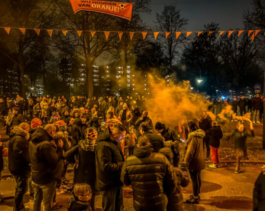 Feest op de Oranje rotonde in de Maten