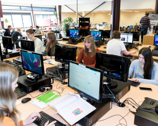 De Heemgaard-mediatheek zoekt een puber-bestendige vrijwilliger