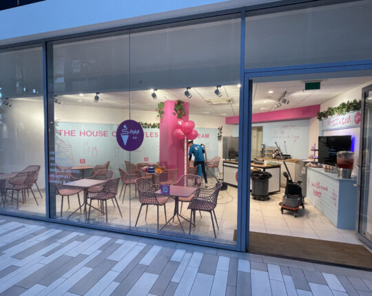 Topp Ice opent ijssalon in Oranjerie