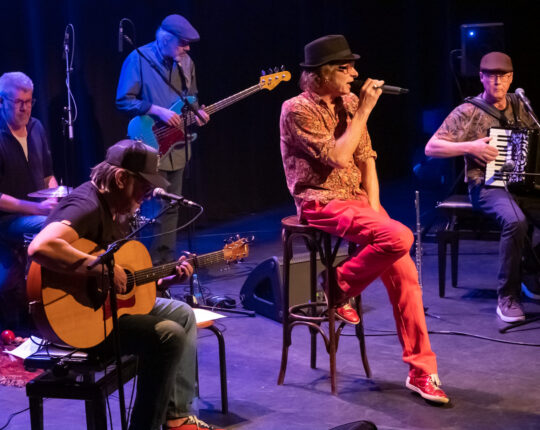 Middagje uit in Orpheus: Van Piekeren brengt lol en jolijt in deze barre tijd