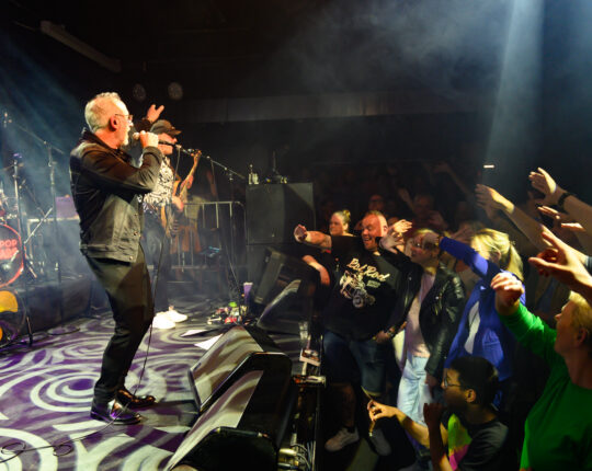 Dampende Nederpop in Gigant