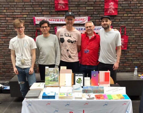 De vasthoudendheid van uitgeverij BASBOEK: Een jubileumviering in kunstzinnige creativiteit