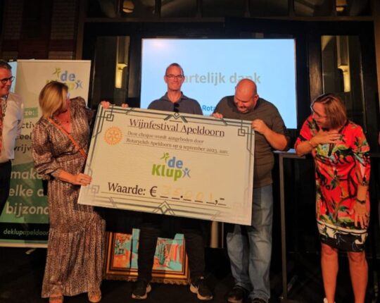 Rotary Club haalt flink bedrag op voor De Klup