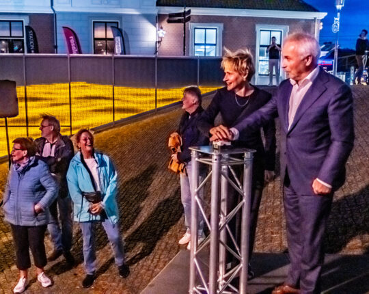 Reizend Zand kunstwerk heropend