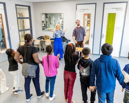 Vluchtelingkinderen geven voorstelling