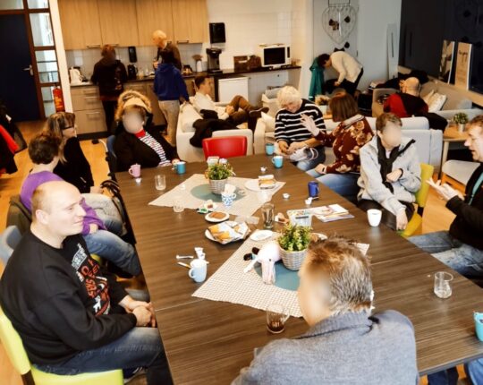 Prikkelarm plezier tijdens de NAH-ontmoetingsochtenden