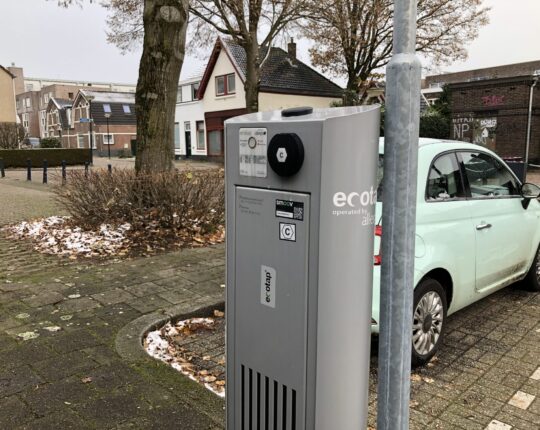 Apeldoorn vraagt inwoners mee te denken over locaties voor nieuwe laadpalen
