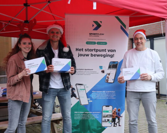 Kerstpakketten met impact: Sportplein Apeldoorn en Stimenz brengen beweging