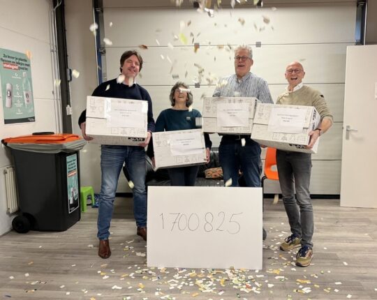 Voedselbank Apeldoorn behaalt recordaantal Douwe Egberts punten met inzamelingsactie