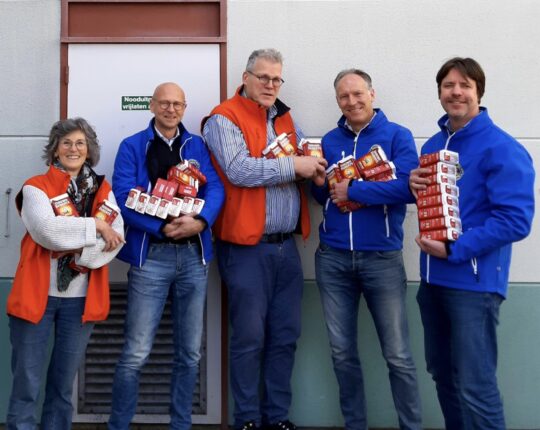Topopbrengst Douwe Egberts punten voor Voedselbank Apeldoorn