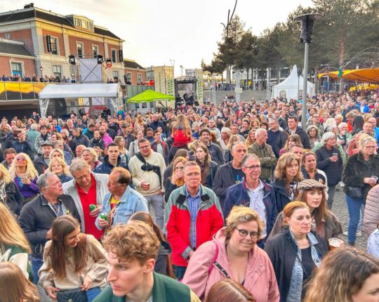 Douwe Bob en Merol onthuld als eerste artiesten op Maaiveld Festival