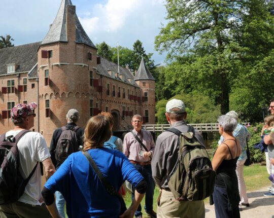 Gids Ben Verhoeven deelt met passie de historie van de stad