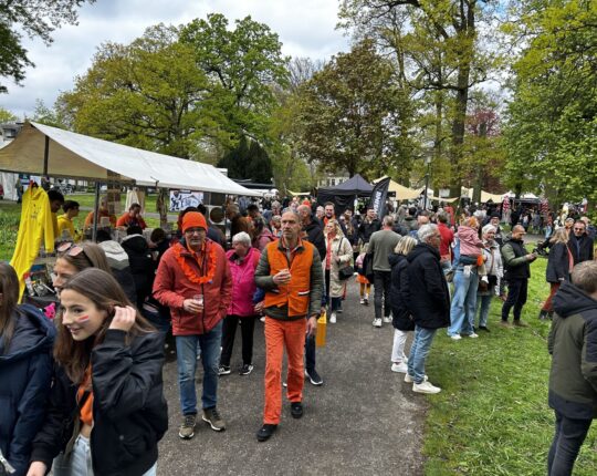 Apeldoornse binnenstad kleurt oranje