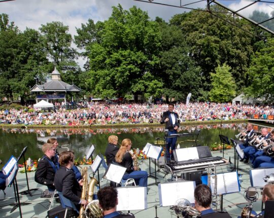 Zomers Concert in Oranjepark door Koninklijke Marechaussee