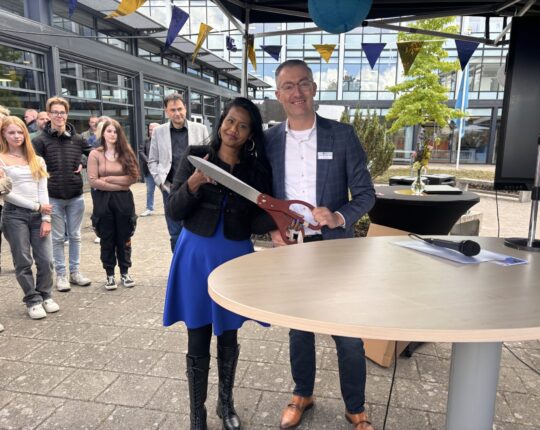UGO opent officieel vernieuwd schoolgebouw in Apeldoorn