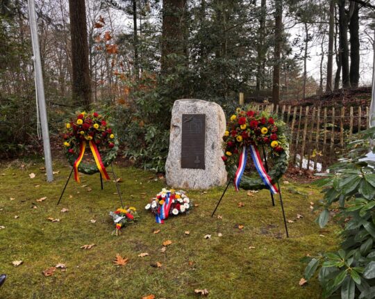 Herdenking 80 jaar na crash ‘Little Guy’ raakt jong en oud