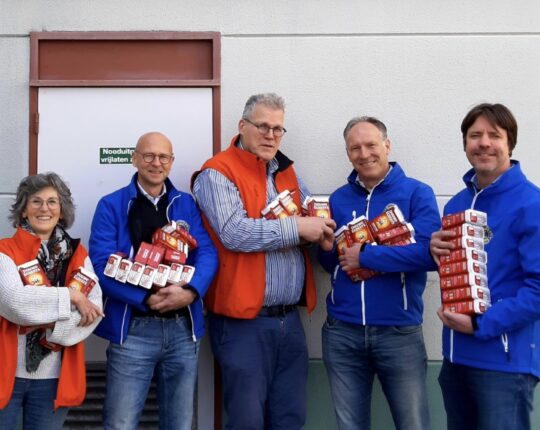 Douwe Egberts-actie voor Voedselbank Apeldoorn: lever je waardepunten en oud geld in