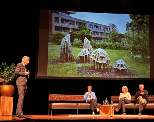 25-jarig jubileum Wilhelminaring viert beeldhouwkunst in Apeldoorn