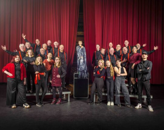Eindejaarsshow SHOW Apeldoorn met lokaal talent in Theater Orpheus