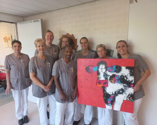 Schilderij als blijvend eerbetoon voor zorgteam Gasthuismolen
