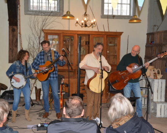 Jazz in de voortuin, kunst in de keuken en poëzie op de bank