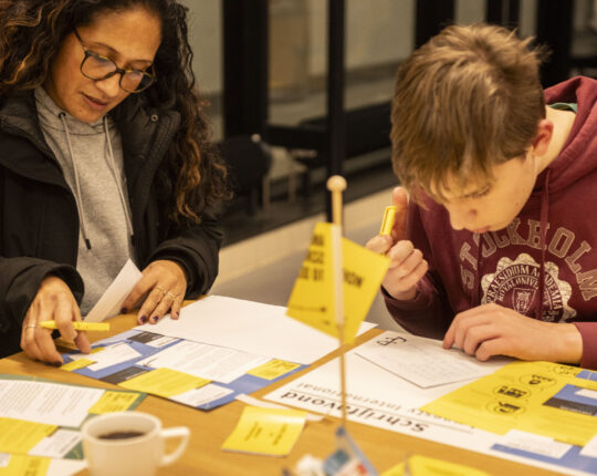 ‘Schrijf een brief, verander een leven’ Amnesty Apeldoorn organiseert Write for Rights in het Stadhuis