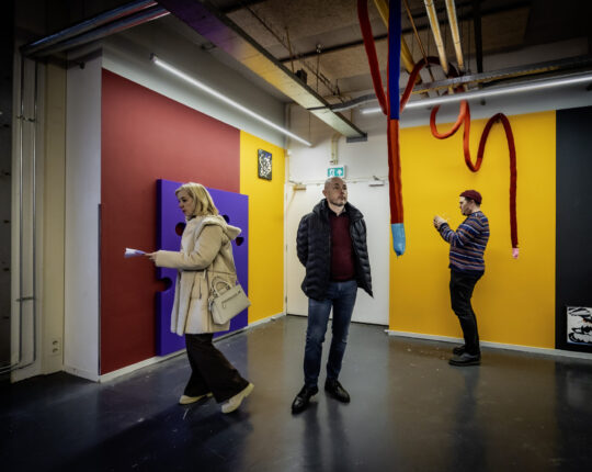 Kleurrijke opening van twee tentoonstellingen in ACEC