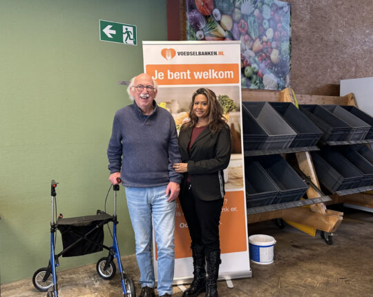 Voedselbank Apeldoorn vindt nieuw thuis aan Lage Brink, voorzitter Johan Kruithof neemt afscheid