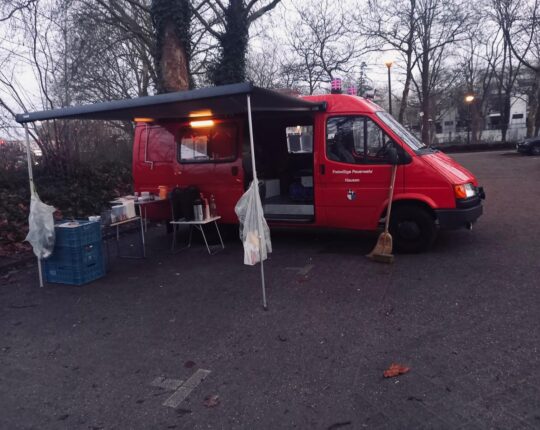 Warme maaltijden, droge sokken en tijd: hoe de Pauluskerk daklozen opvangt in Apeldoorn