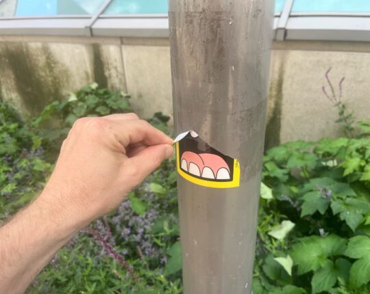 Apeldoorn draagt een ANWB jas