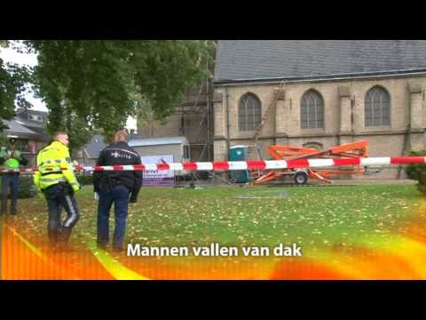 Mannen vallen van dak van kerk in Beekbergen